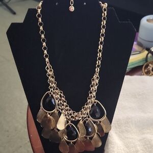 Elegant Gold and Black Teardrop Necklace